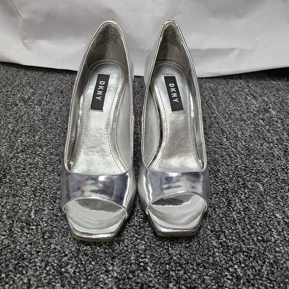 DKNY Peek A Boo Square Toe Metallic Reflective 4in Heel Pumps Size 5.5 - Picture 2 of 9